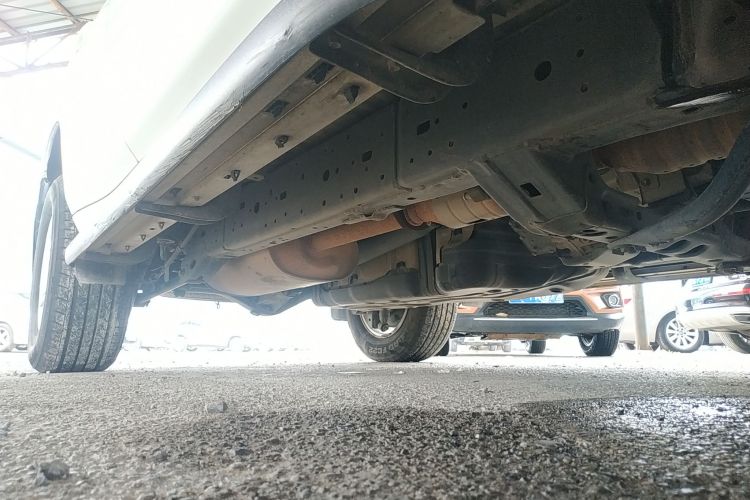 丰田 普拉多 2015款 2.7L 自动标准版机舱底盘29