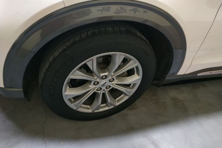 福特 探险者 2020款 EcoBoost 285 四驱风尚版 6座车身外观35