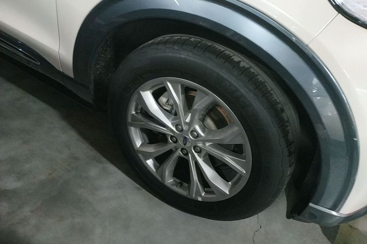 福特 探险者 2020款 EcoBoost 285 四驱风尚版 6座车身外观10