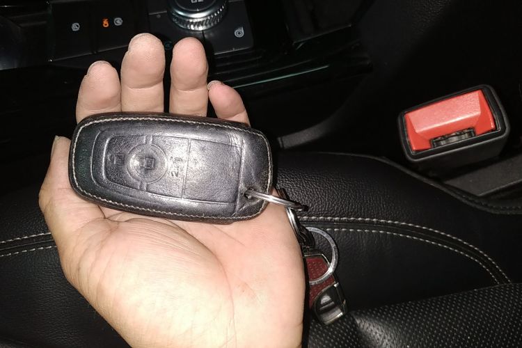 福特 探险者 2020款 EcoBoost 285 四驱风尚版 6座中控内饰11