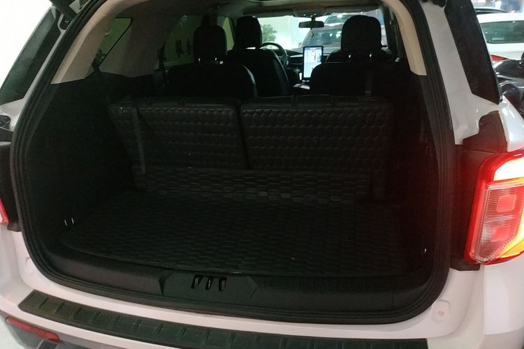 福特 探险者 2020款 EcoBoost 285 四驱风尚版 6座中控内饰23