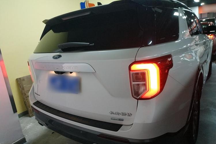 福特 探险者 2020款 EcoBoost 285 四驱风尚版 6座车身外观6