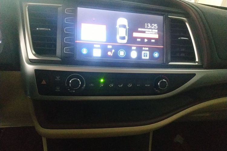 丰田 汉兰达 2017款 2.0T 四驱精英版 7座中控内饰16