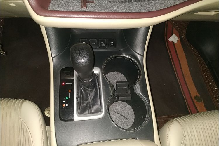 丰田 汉兰达 2017款 2.0T 四驱精英版 7座中控内饰18