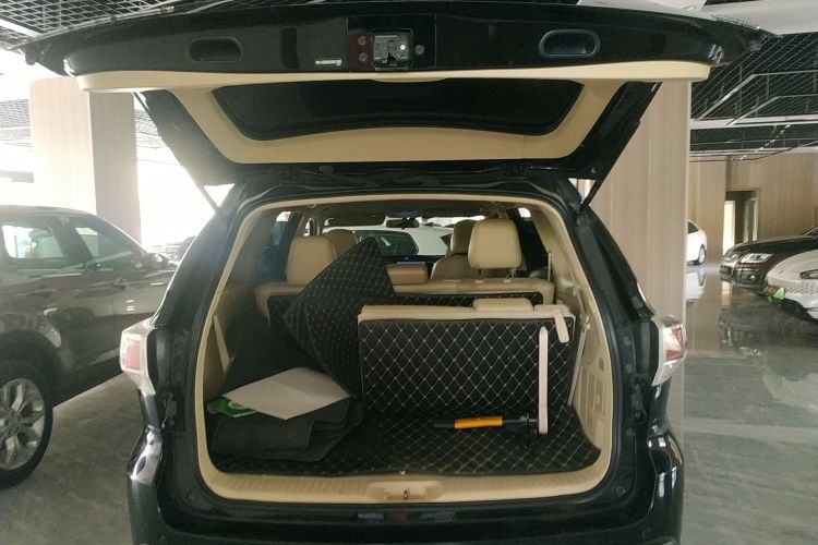 丰田 汉兰达 2017款 2.0T 四驱精英版 7座机舱底盘23