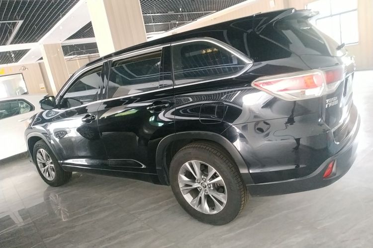 丰田 汉兰达 2017款 2.0T 四驱精英版 7座车身外观4