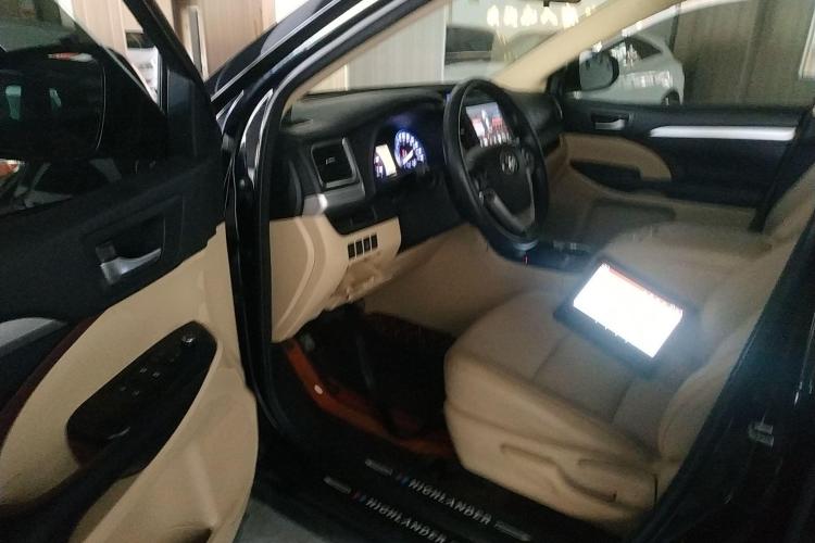 丰田 汉兰达 2017款 2.0T 四驱精英版 7座中控内饰20