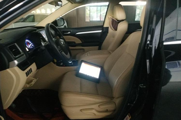 丰田 汉兰达 2017款 2.0T 四驱精英版 7座中控内饰19