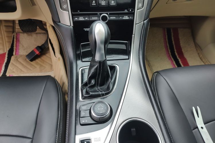 英菲尼迪Q50L 2015款 2.0T 悦享版中控内饰18