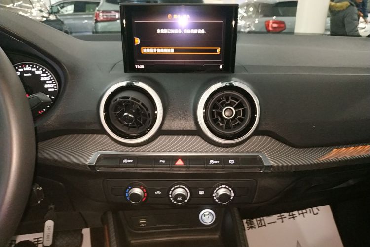 奥迪Q2L 2022款 35 TFSI 进取致雅型中控内饰16