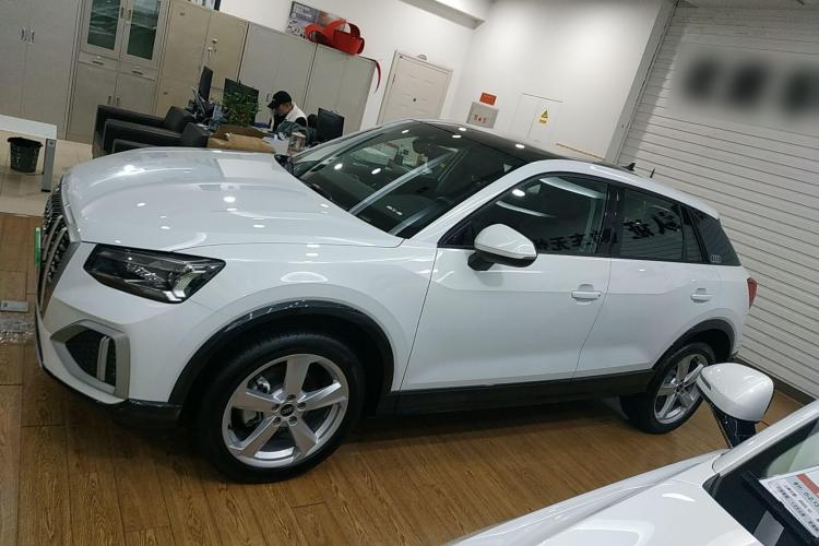 奥迪Q2L 2022款 35 TFSI 进取致雅型车身外观4