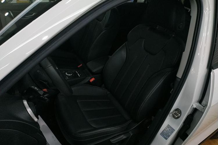 奥迪Q2L 2022款 35 TFSI 进取致雅型中控内饰19