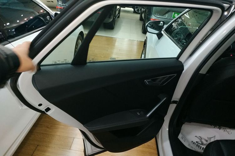 奥迪Q2L 2022款 35 TFSI 进取致雅型中控内饰49