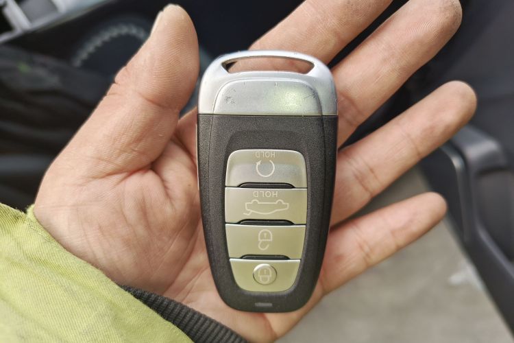 红旗H5 2022款 经典款 1.5T DCT旗悦版中控内饰11