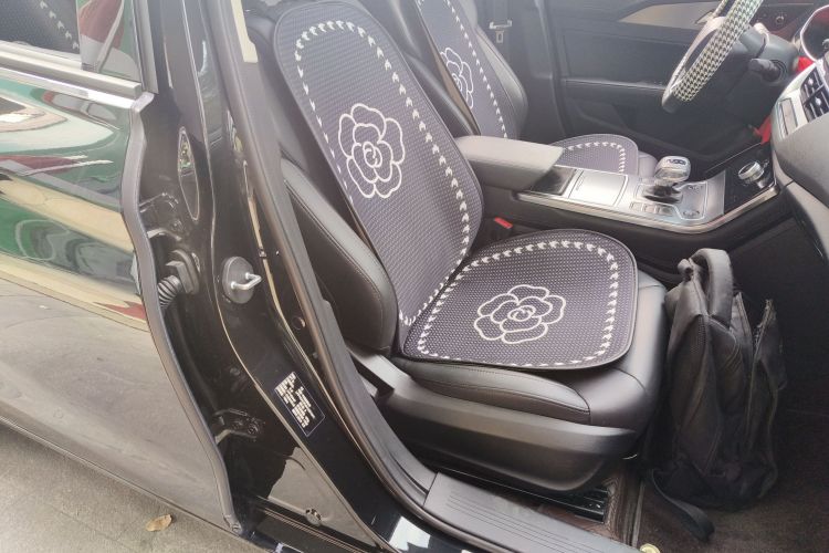 红旗H5 2022款 经典款 1.5T DCT旗悦版中控内饰41