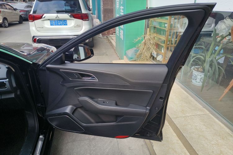 红旗H5 2022款 经典款 1.5T DCT旗悦版中控内饰42