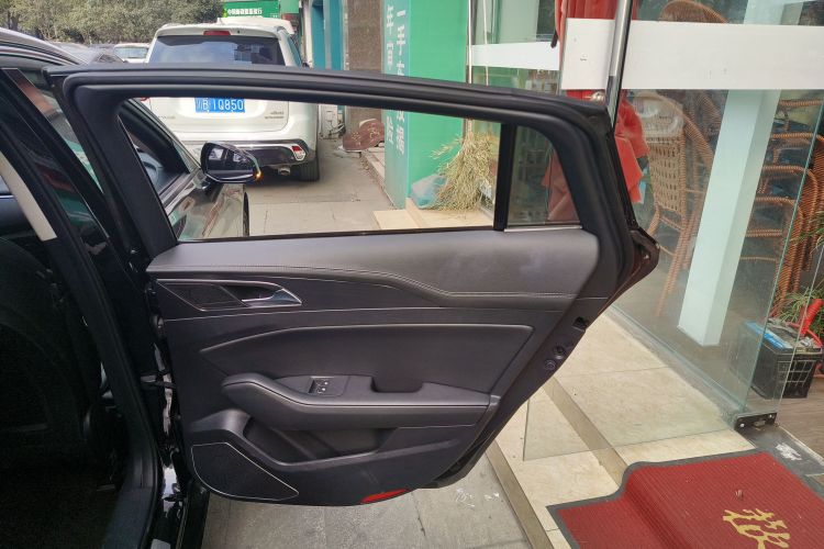 红旗H5 2022款 经典款 1.5T DCT旗悦版中控内饰45