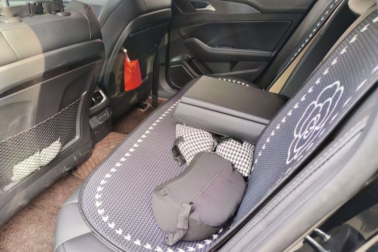 红旗H5 2022款 经典款 1.5T DCT旗悦版中控内饰21