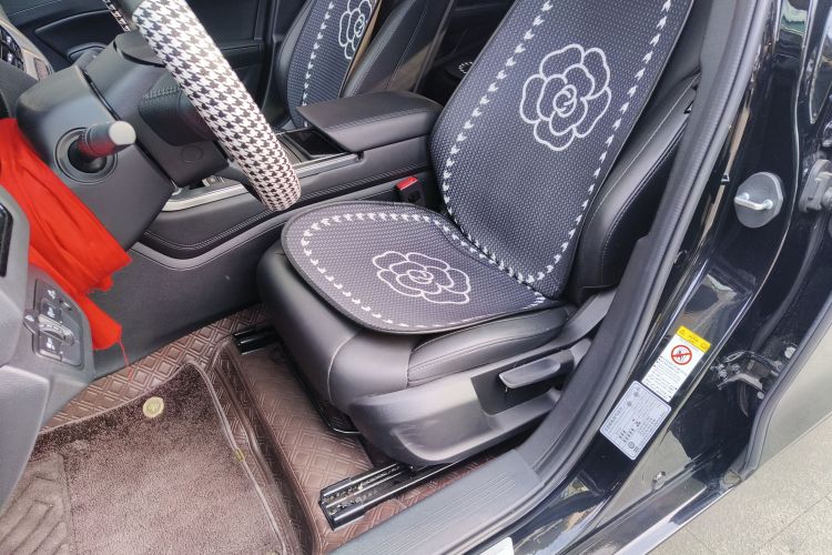 红旗H5 2022款 经典款 1.5T DCT旗悦版中控内饰19