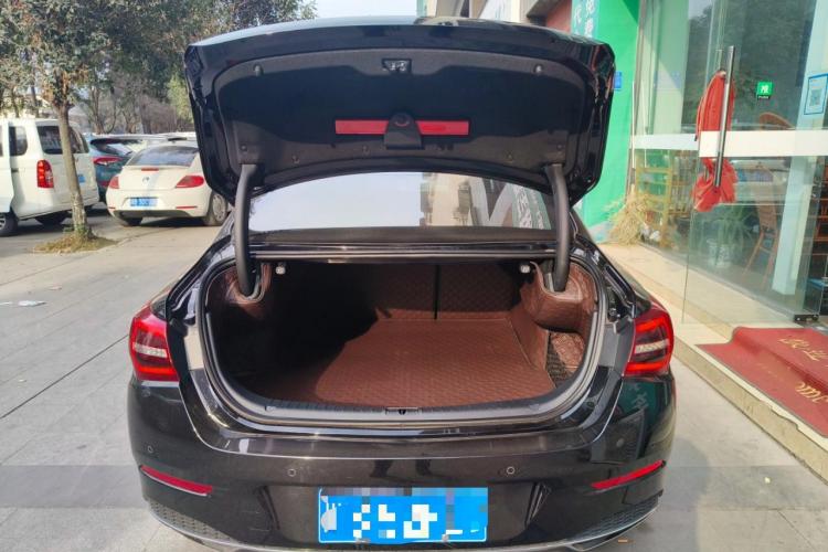 红旗H5 2022款 经典款 1.5T DCT旗悦版中控内饰23