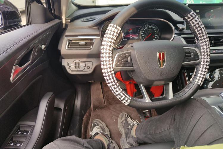 红旗H5 2022款 经典款 1.5T DCT旗悦版中控内饰13