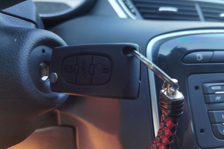 标致308 2014款 乐享版 经典 1.6L 自动风尚型中控内饰7001