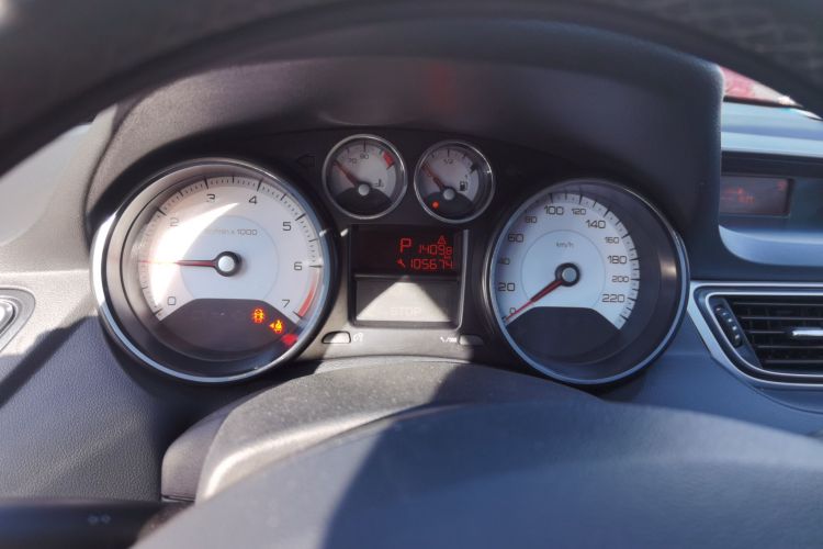 标致308 2014款 乐享版 经典 1.6L 自动风尚型中控内饰15