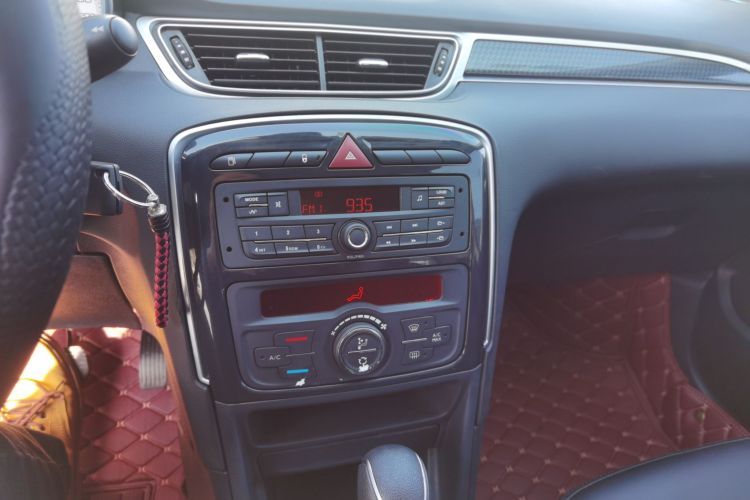 标致308 2014款 乐享版 经典 1.6L 自动风尚型局部细节16