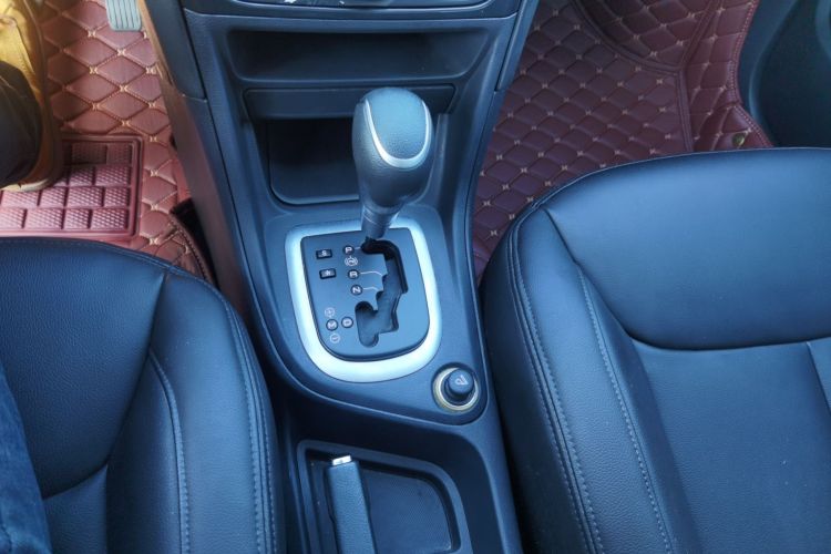 标致308 2014款 乐享版 经典 1.6L 自动风尚型局部细节18