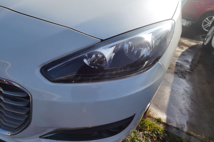 标致308 2014款 乐享版 经典 1.6L 自动风尚型局部细节36