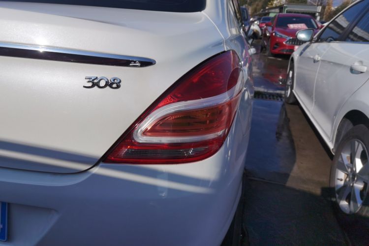 标致308 2014款 乐享版 经典 1.6L 自动风尚型车身外观6006