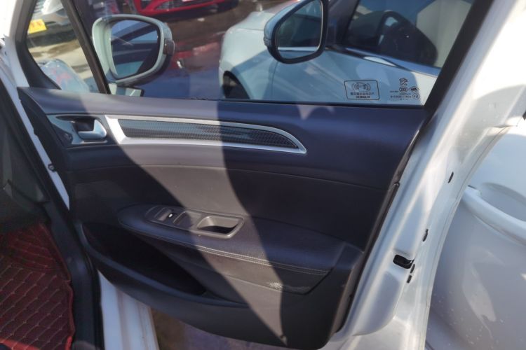 标致308 2014款 乐享版 经典 1.6L 自动风尚型中控内饰7005