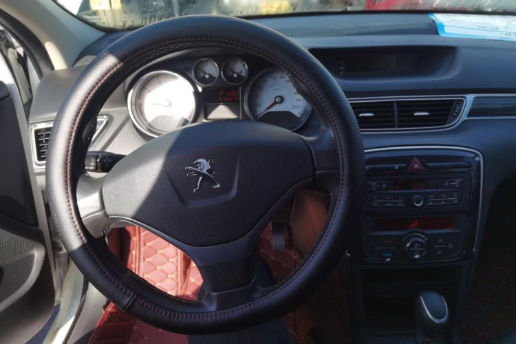 标致308 2014款 乐享版 经典 1.6L 自动风尚型局部细节13