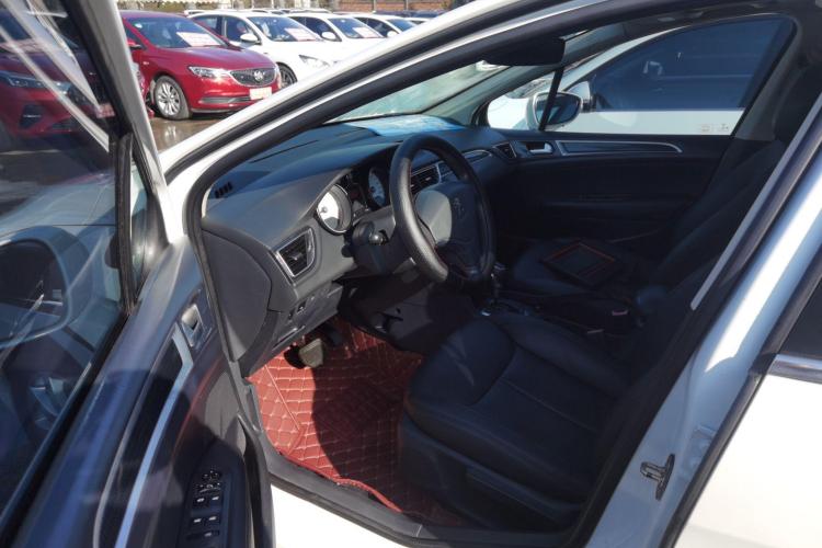 标致308 2014款 乐享版 经典 1.6L 自动风尚型中控内饰7003