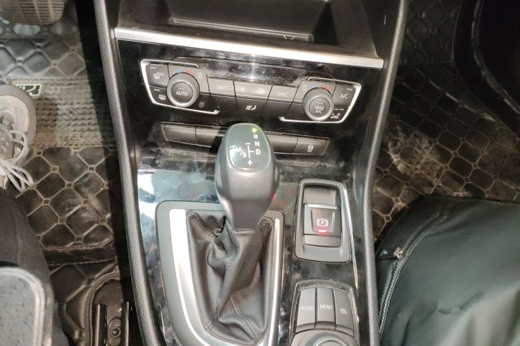 宝马2系旅行车 2016款 218i 领先型中控内饰18