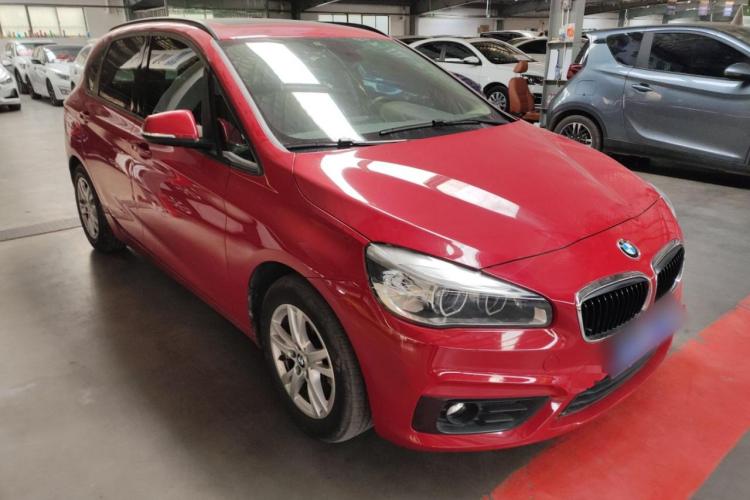 宝马2系旅行车 2016款 218i 领先型车身外观3