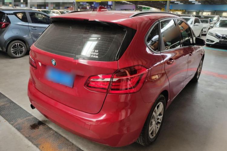 宝马2系旅行车 2016款 218i 领先型车身外观7