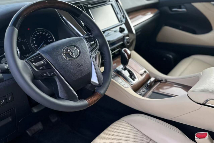 丰田 埃尔法 2015款 3.5L 尊贵版中控内饰7001