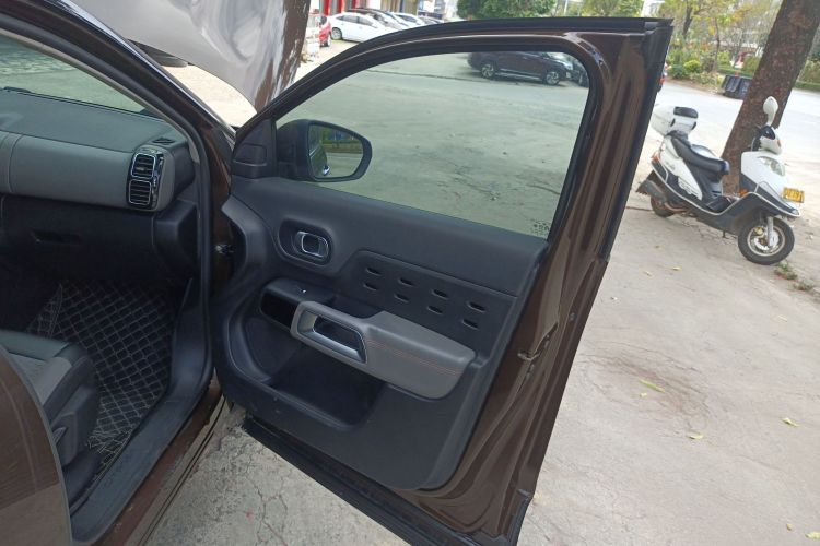 雪铁龙 天逸 C5 AIRCROSS 2017款 380THP 时尚型中控内饰42