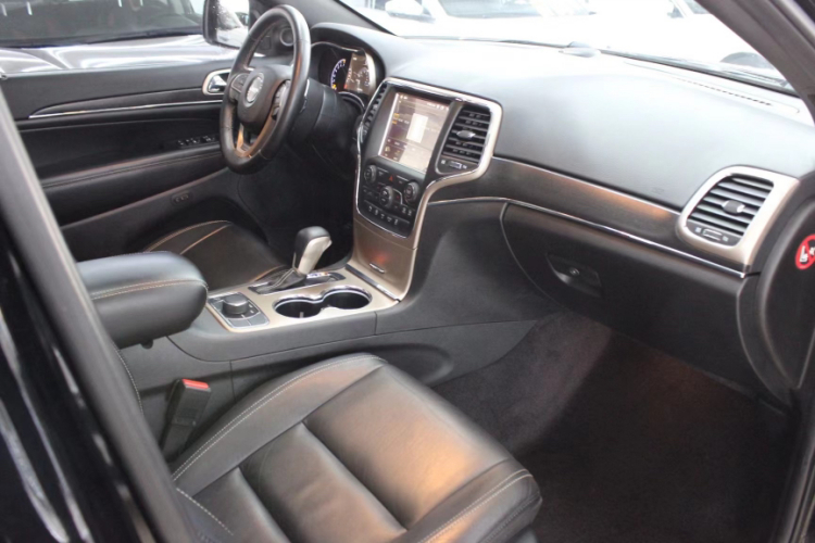 Jeep 大切诺基(进口) 2017款 3.0L 舒享导航版中控内饰7001