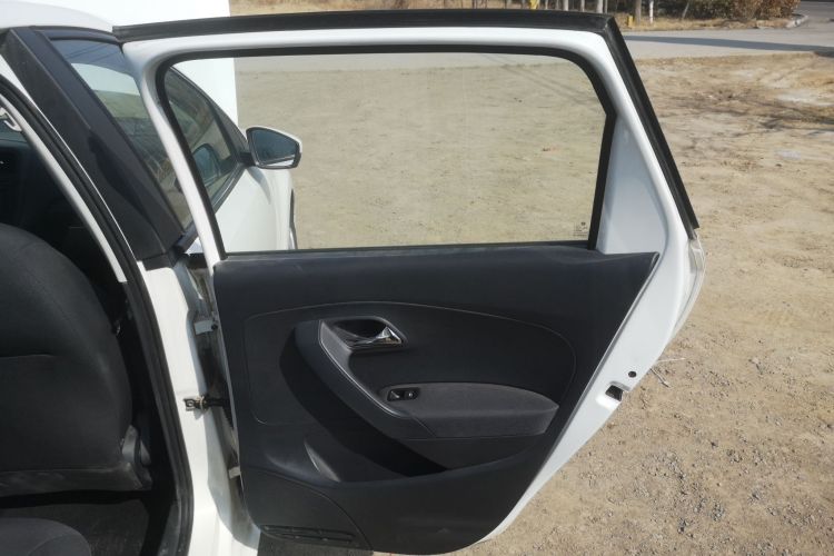 大众 Polo 2016款 1.4L 手动风尚型中控内饰7006