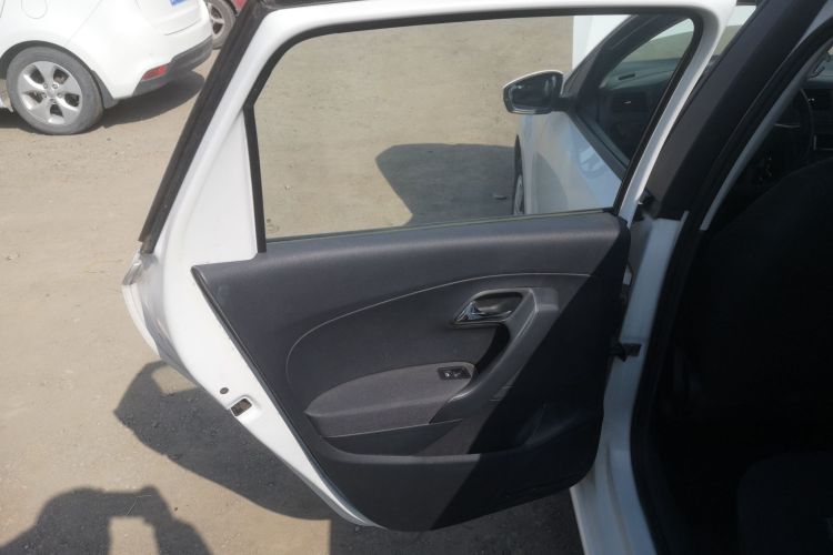 大众 Polo 2016款 1.4L 手动风尚型中控内饰7008