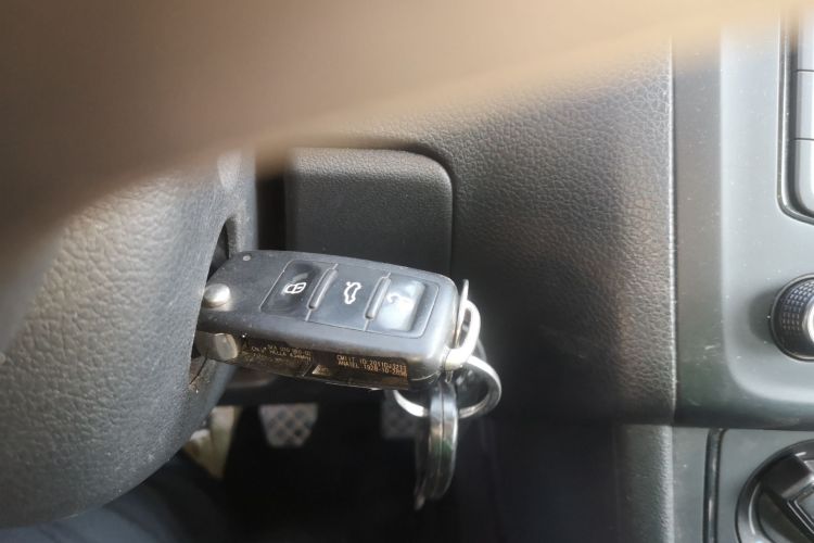 大众 Polo 2016款 1.4L 手动风尚型中控内饰7001