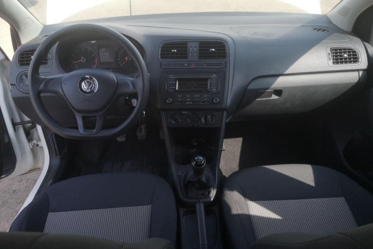 大众 Polo 2016款 1.4L 手动风尚型中控内饰7002