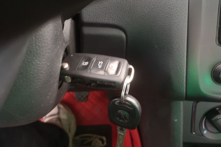 大众 Polo 2016款 1.4L 手动风尚型中控内饰7001