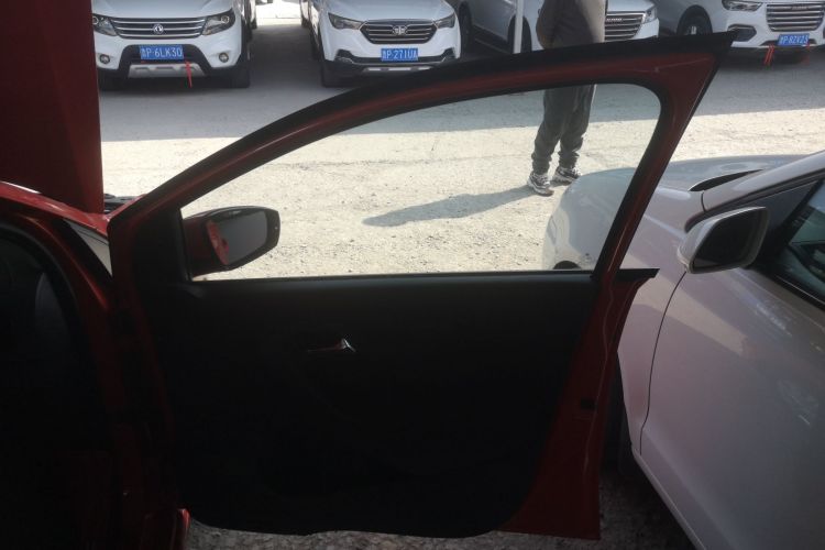 大众 Polo 2016款 1.4L 手动风尚型中控内饰7005