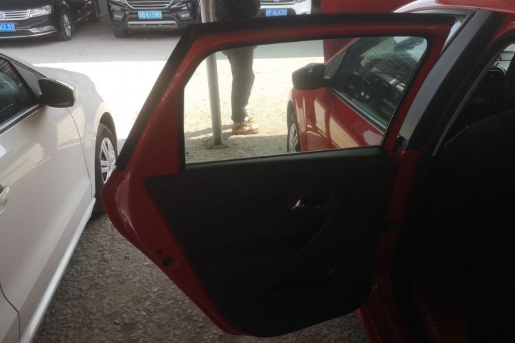 大众 Polo 2016款 1.4L 手动风尚型中控内饰7008