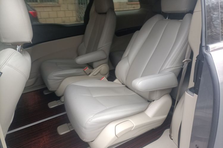 别克GL8 2017款 25S 舒适型 国V中控内饰7004