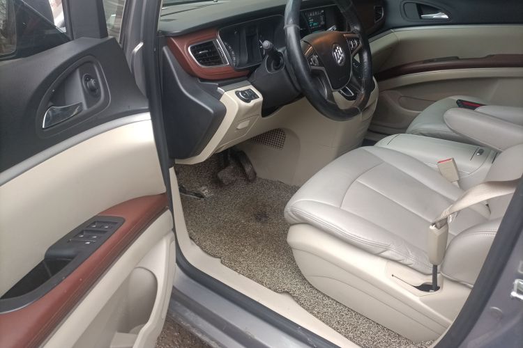 别克GL8 2017款 25S 舒适型 国V中控内饰7003