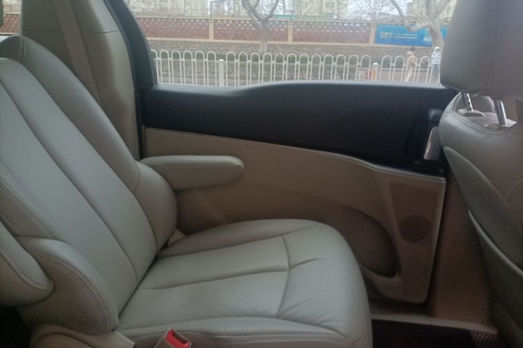 别克GL8 2017款 25S 舒适型 国V中控内饰7008